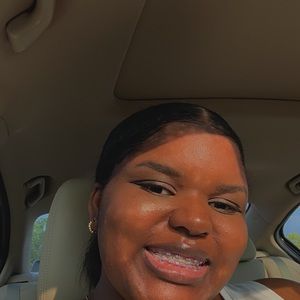 Meet your Posher, Timia